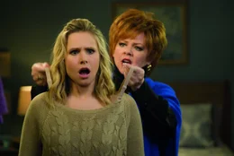 Claire (Kristen Bell), Michelle Darnell (Melissa McCarthy).