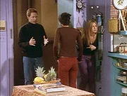 L-R: Monica (Courteney Cox, 2.v.r.), Rachel (Jennifer Aniston, r.)