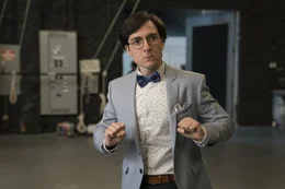 Brandon Wallace (Josh Brener)