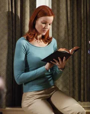 Welche ist die angemessene Strafe für ihren Sohn? In der Bibel hofft Bree Van De Kamp (Marcia Cross) eine Antwort auf diese Frage zu finden ...