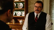 Selbst als Chef der Polizei kann Dannys (Donnie Wahlberg, l.) Vater Frank (Tom Selleck, r.) nichts ausrichten, was seinen Sohn entlastet würde ...