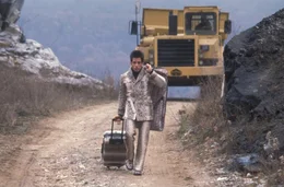 Weil der Staatschef von Malaysia die Kinderarbeit abschaffen will, wird Model Derek Zoolander (Ben Stiller) nach einer Gehirnw&auml;sche auf ihn angesetzt. Doch das Attentat misslingt ...