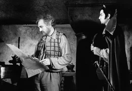 Meister Hans R&ouml;ckle (Rolf Hoppe, li.), Mister Flammfu&szlig; (Peter Aust).