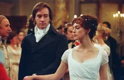 L-R: Mr. Darcy (Matthew MacFadyen), Elizabeth Bennet (Keira Knightley)
