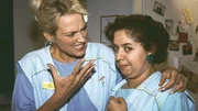 Rita (Gaby Köster, l.) platzt der Kragen! Gisi (Franziska Traub) soll ihren neuen Freund Frank in die Wüste schicken. Der nimmt sie doch nur aus!