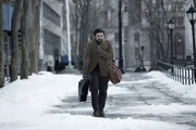 Llewyn Davis (Oscar Isaac), ohne Mantel unterwegs im New Yorker Winter.
