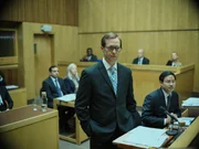 Ben Emmerson QC (Stephen Campbell Moore, l.)