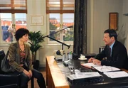 Gunter (Hermann Toelcke, r.) ist tief getroffen, als Merle (Anja Franke, l.) ihm nahelegt, möglichst schnell Lüneburg zu verlassen.