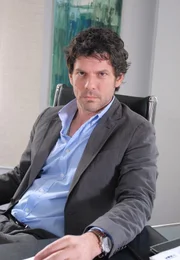 ARD TIERÄRZTIN DR. MERTENS IV. Staffel mit 13 neuen Folgen, Folge 49, "Falscher Verdacht", im Moment nur ein kommissarischer Zoodirektor - Aber Dr. Tom Berkhoff (Gregory B. Waldis) möchte das gerne bleiben.