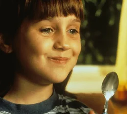Nicht nur ein ausgesprochen helles K&ouml;pfchen, sondern auch mit ganz viel Mut und Herz gesegnet: Matilda (Mara Wilson) ...