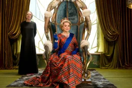 Cordelia (Catherine Deneuve, M.), die K&ouml;nigin der Briten, schickt ihren Berater Teefax nach Gallien, um dort Asterix und Obelix um Hilfe zu bitten.