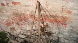 Die K&uuml;nstler entstammten einer hoch entwickelten Kultur und hatten ein gro&szlig;es K&ouml;nnen. Wie sonst h&auml;tten sie bis zu zw&ouml;lf Meter steile Felsen bearbeiten k&ouml;nnen?