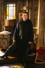 Leo (Brian Krause) ist auf der Jagd nach einem Dämon, der immer wieder versucht, Wyatt zu kidnappen ...