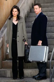 Mac Taylor (Gary Sinise) und Det. Jo Danhill (Sela Ward) Mac Taylor (Gary Sinise) und Det. Jo Danhill (Sela Ward)