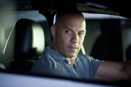 Dem professionellen Autodieb Dominic Toretto (Vin Diesel, r.) gelingt es erneut der Polizei zu entkommen. Seine Flucht f&uuml;hrt ihn nach Rio De Janeiro ...