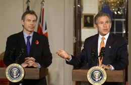 George W. Bush und Tony Blair im Jahr 2001.