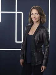 Dr. Gillian Foster (Kelli Williams)