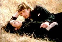 Bill (Richard Gere, r.) &uuml;berredet seine Freundin Abby (Brooke Adams, l.), den todkranken Farmer zu heiraten...