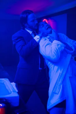 Auch Victor (Toby Leonard Moore, r.) muss erleben, dass er John Wick (Keanu Reeves, l.) nicht gewachsen ist ...