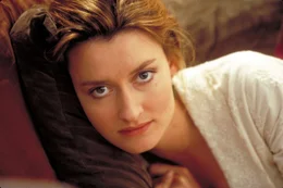 In der perfekten Welt der Truman Show ist f&uuml;r wahre Liebe kein Platz. Als sich Truman in Lauren (Natascha McElhone) verliebt, wird sie aus der Show entfernt. Doch fortan k&auml;mpft sie f&uuml;r Trumans Freiheit ...