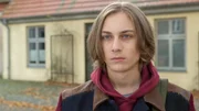 Wie sich herausstellt, ist Jannis Misselbach (Romé Weimar) zur Tatzeit nicht wie angegeben in der Schule gewesen. Also hat er kein Alibi. Den Tod seines Vaters scheint er zudem gut zu verkraften. Ist er jedoch auch imstande gewesen, seinem Vater etwas anzutun? Reuter nimmt sich der Sache persönlich an.
