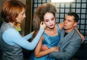MDR Fernsehen IN ALLER FREUNDSCHAFT FOLGE 101, "Starke Frauen", am Mittwoch um 12:30 Uhr. Das Model Alexandra bricht zusammen. Ihr Manager Marcus Berger und Pia lassen sie in die Sachsenklinik einliefern.