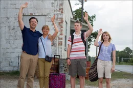 L-R: David (Jason Sudeikis), Rose (Jennifer Aniston), Kenny (Will Poulter) und Casey (Emma Roberts)