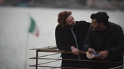 Anita (Pia Lanciotti) versucht, ihren Polizeikollegen Ivan De Santis (Carmine Recano) davon zu überzeugen, dass auf dem Segeltörn ein Verbrechen passiert ist, was die Überlebenden der Polizei verschweigen.