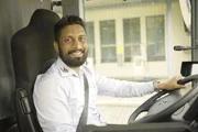Endlich Busfahrer in Deutschland: Ravi kommt urspr&uuml;nglich aus Indien und f&auml;hrt nun Linienbusse des M&uuml;nchener Verkehrsverbundes.