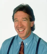 Tim (Tim Allen) hat sich eine neue Satellitenschüssel gekauft und will sie nun eigenhändig auf dem Dach installieren. Tim (Tim Allen) hat sich eine neue Satellitenschüssel gekauft und will sie nun eigenhändig auf dem Dach installieren.