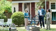 Katrin Börensen (Claudia Schmutzler, r.) und Lars Pöhlmann (Dominic Boeer) decken eine Verbindung zwischen Sophie Warneke (Maya Bothe, l.) und Frank Hilpert auf. Was hat die Tochter von Hilperts bestem Freund mit dem Toten zu tun? Die Ermittlungen ergeben, dass Hilpert sogar eine gemeinsame Kreuzfahrt gebucht hat. Warum hat Sophie Warneke das bisher verschwiegen?