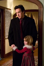 Charlie Arglist (John Cusack, l.), ein gutm&uuml;tiger Mafiaanwalt aus der Provinz, hat genug von seiner eiskalten Ehefrau, den unfreundlichen Kindern und der Arbeit. Er packt seine Sachen und haut ab ...