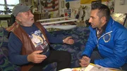 Gerhard (78) und Trödel-Experte Mauro Corradino (re.).