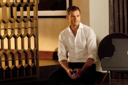 Christian Grey (Jamie Dornan) versucht f&uuml;r Anastasia seine Gel&uuml;ste zu unterdr&uuml;cken.
