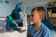 Maxi ist sauer auf seinen Papa. Fidi hört ihm aufmerksam zu.