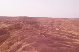 Nur 20 Prozent der Sahara ist mit feinem Sand bedeckt. Der Rest besteht aus Stein, Kies und Ger&ouml;ll.