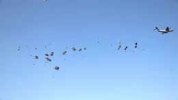 Seit 2014 wird der Milit&auml;rtransporter A400M bei der Bundeswehr eingesetzt. Zu seinen wichtigsten Aufgaben geh&ouml;ren der Lastenabwurf und das Absetzen von Fallschirmj&auml;gern.