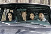Riley Davis (Tristin Mays), MacGyver (Lucas Till), Desi (Levy Tran) und Wilt Bozer (Justin Hires)