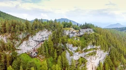 Die 200-300 Meter m&auml;chtigen Kalkw&auml;nde in der Klamm sind Zeugen einer geologischen Vergangenheit.