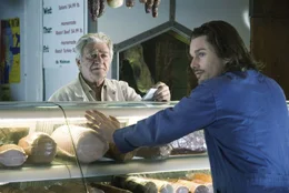 L-R: Jasper Sabiano (Seymour Cassel) and Sully Halverson (Ethan Hawke)