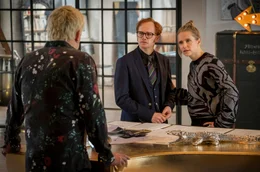 Was geht hier vor sich? Alexander (Sebastian Bezzel) stellt Franzi (Susanne Bormann) und ihren Assistenten (Christian N&auml;the, Mitte) zur Rede.