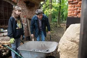 Frank Seibert besucht die Unischule Dresden. Er begleitet die 12-jährige Leefke in ihrem Schulalltag. Dazu gehört auch das Befeuern eines Pizzaofens.