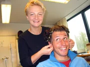 Willi beim Per&uuml;ckenaufsetzen mit Bianca