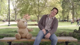 Ted, John Bennett (Mark Wahlberg).