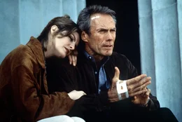Die finsteren Schatten der Vergangenheit sind verweht: Frank (Clint Eastwood, r.) und seine geliebte Lilly (Rene Russo, l.) schauen in eine gemeinsame Zukunft ...