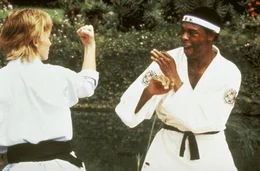 Die sch&ouml;ne Kate (Janet Jones) verbl&uuml;fft Jones (Michael Winslow) mit unerwarteten