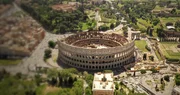 Ein antikes Amphitheater übertrifft alle anderen: das Kolosseum – ein Zeugnis römischer Ingenieurskunst. Ein antikes Amphitheater übertrifft alle anderen: das Kolosseum – ein Zeugnis römischer Ingenieurskunst.