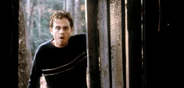Die Partystimmung ist verflogen, jeder k&auml;mpft nur noch ums eigene &Uuml;berleben: Paul (Rider Strong) ...