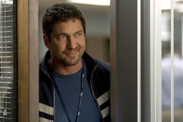 Obermacho Mike (Gerard Butler) wei&szlig; ganz genau, wie man Frauen um den kleinen Finger wickelt.