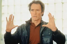 Kommissar Harry Callahan (Clint Eastwood) ist Spezialist fuer schmutzige Auftraege und jagt Killer gnadenlos.